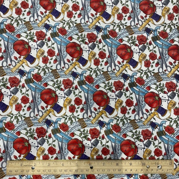 2.7 YD Hi-Fashion Fabric Sewing Spool Thread Heart Rose Measuring Tape Pin Quilt - Picture 4 of 9